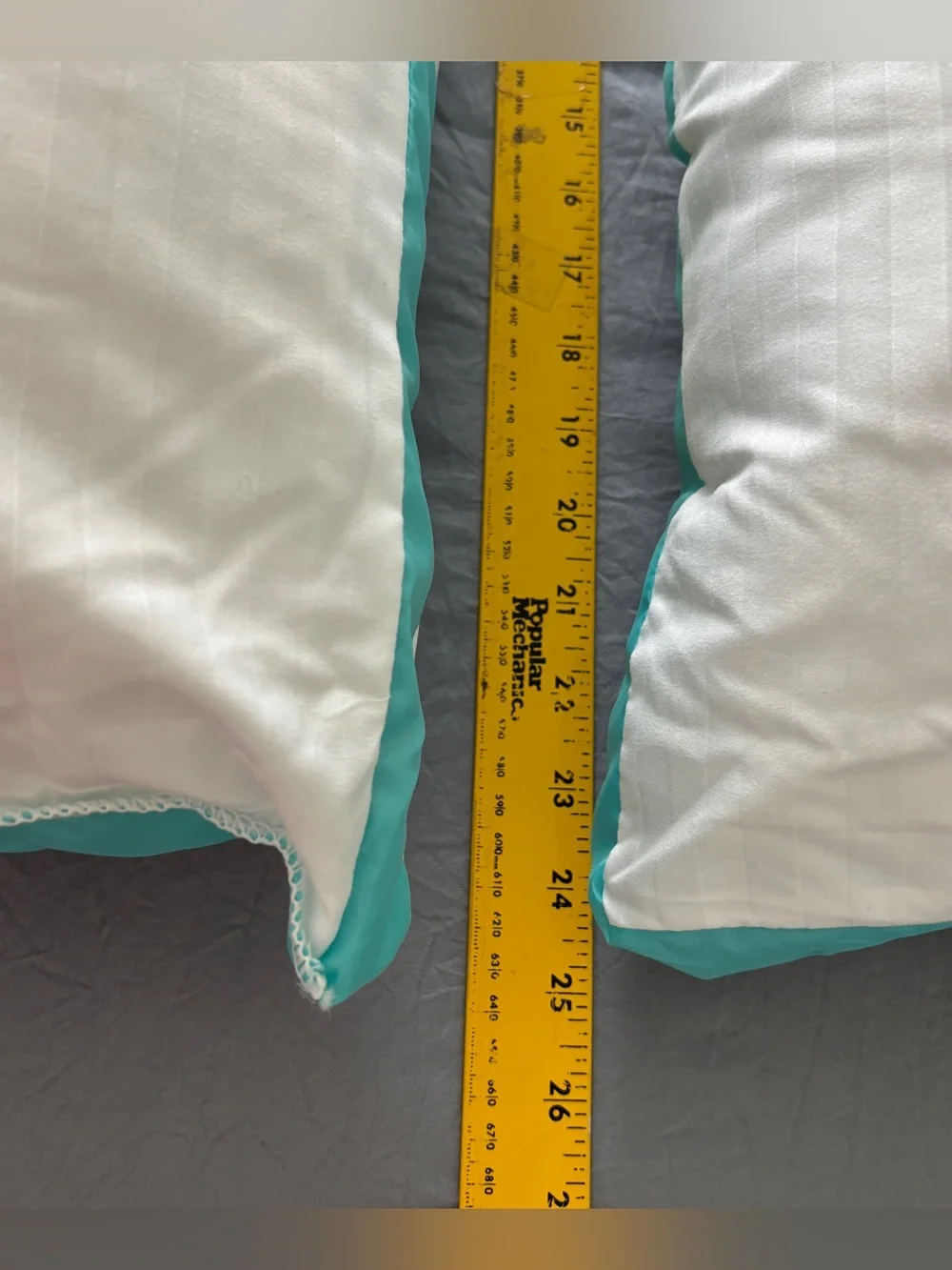 Set of 2 bed pillows white 17X24”